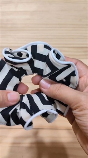 Beautiful scrunchies with white edge#scrunchies#diy# #sewingtutorial.