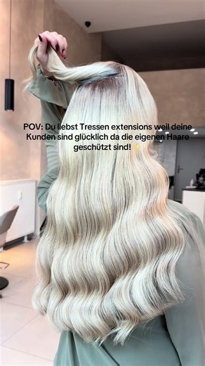 Tressen Extension sind einfach so flexibel 🤍 Du kannst sie immer wieder hochsetzen, ohne großen Aufwand. Viel schneller und unkomplizierter als andere Methoden und dabei super haarschonend 💆‍♀️ Perfekt für alle, die lange Haare lieben, aber ihre eigenen schützen wollen.“ #weftextensions #weft #extensions #viralvideos #viral