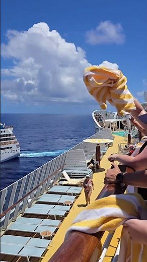 💋 #AIDA Flottentreffen im Indischen Ozean 🌊 #kreuzfahrt #AIDAdiva #AIDAstella