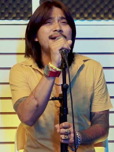 ဖြူ နီ ပြာ ဝါ: Love King 664 Music
