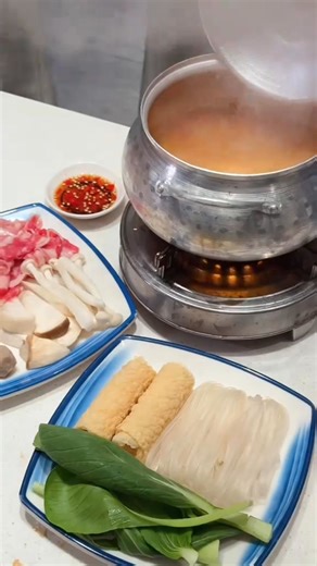 ✨ CHỈ 439K/NGƯỜI – TRẢI NGHIỆM BUFFET CUA KHÔNG GIỚI HẠN TẠI BLUE BAY Nếu bạn là tín đồ mê cua thì đây chính là “tín hiệu vũ trụ” dành cho bạn! Chỉ với 439K/người, bạn sẽđược thưởng thức buffet cua thỏa thích – từ cua hấp nóng hổi, thịt chắc ngọt đến cua rang me, rang muối… Không chỉ có cua, buffet 439K/người – hơn 100 món mang đậm hương vị từ Á đến Âu, đa dạng từ hải sản, sashimi đến món Việt – món Âu hấp dẫn. 📹 Food review Nhật Ký Ăn Chơi Panda đã ghé Blue Bay – Tầng 3 Aeon Bình Tân và “tìm r