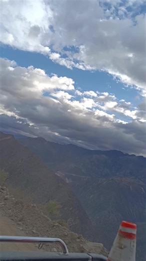 Apreciando el paisaje y recibiendo el año nuevo, con el último modelo de Jordan 🤣 #buenasepocas #esfuerzoydedicacion #serynoparecer #operadoresespeciales #enalgunlugardemihermosoperú