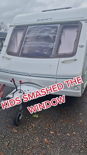 Broken Front Window Replacement for Swift Challenger 490 Caravan