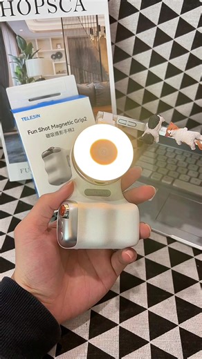 Shake off shaky shots! This magnetic grip turns your phone into a pro vlogging machine now with a sweet deal to grab. 🎬🔥 #TikTokMadeMeBuylt #PhonePhotography #VlogGear #dealsforyoudays #GadgetFind