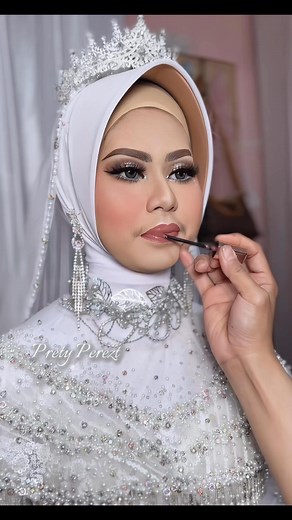 581 reactions · 28 comments | Yg ini make up untuk persiapan acara marola sekaligus resepsi malam di kediaman mempelai laki2 殺 bride ADINA || make up by Prety Perezt || attire by Aji Nhunu / Jie Nunhu Estyanty  #reels #fbpro #fyp #viral #jangkauanluas #makeupwedding #muamajene #muapolman #muasulbar #muakampung #muadaerah | Prety Perezt | Facebook