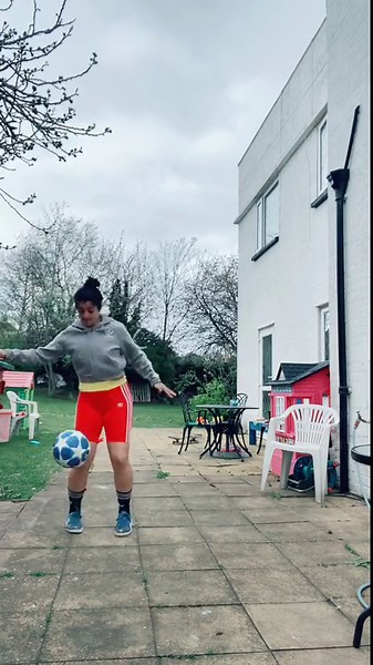 Creative Experiments in Ball Juggling – Soccer