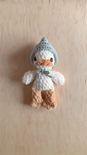 Oak and Marlow | Jocelyn on Instagram: "What are your favourite accessories for your Fable Babies? 💕 Are you team Pixie Hat, Beanie, Bonnet or Headband? ✨ #fablebabies #crochetduck #crochethat"