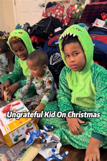 Ungrateful kids opening Christmas gifts moments💔💔💔#ranking #christmas #kids#ChristmasMagic #family