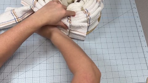 Housewarming Towel "Cake"