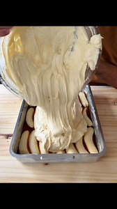 3.3M views · 32K reactions | Bolo de banana caramelizada Massa...