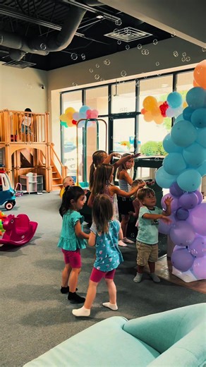 I just love how excited all the kids get with the bubbles! It’s always the simple things that capture their attention! #littlefoxclubhouse #indoorplayground #indoorplay #toddler #celebrate