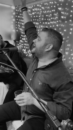 Χίλιοι να σ’αγαπήσουνε και χίλιους ν’αγαπήσεις, αυτά που ζήσαμε μαζί δε θα τα ξαναζήσεις - Σαμόλης