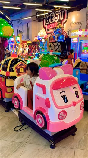 Having so much fun riding this cute pink Hello Kitty car 💖🚗😻 #cutebaby #cute