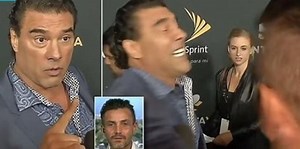 The shocking moment when the Mexican soap opera star attacks the Hollywood journalist on the red carpet (Photo/Video)