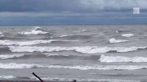 Turbulent waves at the shore of Lake Erie