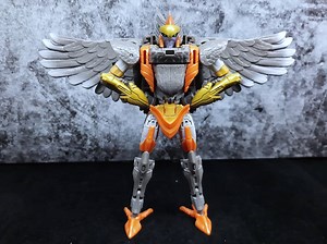 Transformers Kingdom Deluxe Airazor In-Hand Images