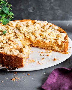 Dieser supersaftige Apfelmus-Vanillepudding-Kuchen 🍎 schmeckt einfach göttlich! Im Video zeigen wir euch, wie leicht ihr den Traumkuchen 🍰 mit nur ein paar einfachen Zutaten nachbacken könnt. Zum Rezept: https://www.chefkoch.de/rezepte/1732971282320962/Apfelmus-Vanillepudding-Kuchen.html | Chefkoch