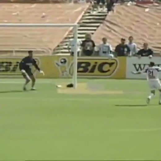 Jorge Campos: The Legend of Goalkeeping and Style | Unbelievable Saves & Iconic Kits