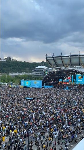HUGE Crowd