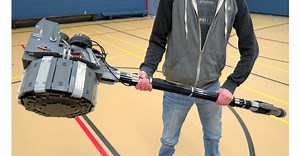 Overwatch - Reinhardts Hammer aus 7 Kg Lego-Steinen nachgebaut