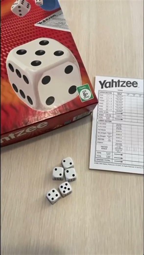 How to play the hands of Yahtzee dice rolling game