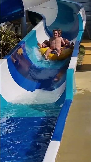 Grands toboggans aquatiques au camping La Boutinardière