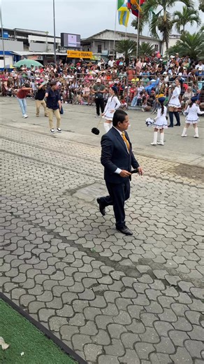 4.2K views · 46 reactions | #Desfile_Pedernales2025_oct24 Celebración del Desfile Cívico Institucional de los 33 años de cantonización, los 156 años de parroquialización de #Pedernales y las fiestas tradicionales del Comercio. Band4 musical Unidad Educativa | Jorge Sarchez López -Concejal del Cantón Pedernales | Facebook