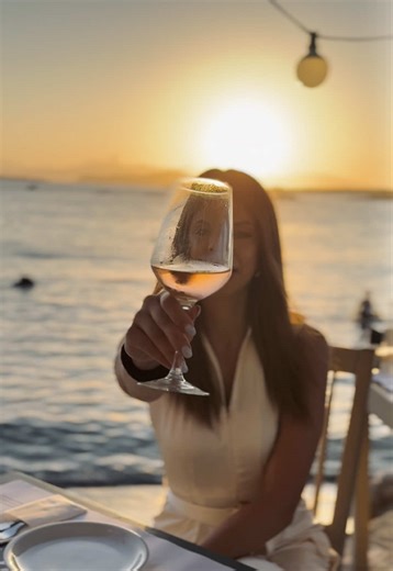 🇬🇷ΧΑΝΙΑ: Λίγο κρασί, λίγο θάλασσα και το χταπόδι μου🐙😂 📍KERTOS restaurant, Νέα Χώρα Χανίων @kertos restaurant 🌅Sunset, sea & seafood = Kertos 🐠🐙 Είναι μια εμπειρία. Μπροστά στη θάλασσα, με θέα που κόβει την ανάσα και γεύσεις που μένουν αξέχαστες. #traveltiktok #fyp #fy #cretanlife #cretanmom #crete #kriti #χανια #greektiktok #seafood #neaxwra #chania #food #bythesea #wine #thalassina #sea #restaurant #traditional #skg #athens