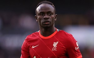 Video | Mane plays soccer match in the mud with two former Premier League stars in his birthplace