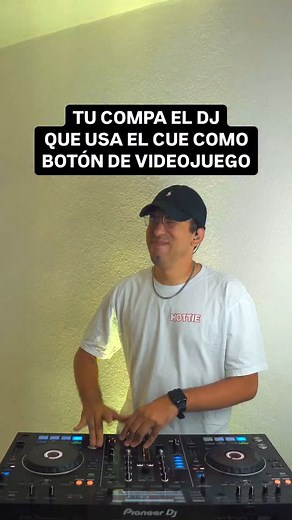 Tu compa el DJ que usa el CUE como botón de videojuego #dj #meme #comedia #humor #parodia | Monokromo