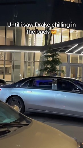 Caught Drake by suprise💀 #Drake #mtl #champagnepapi #ovo #mercedesbenz #maybach #fyp #fypシ #car #cars #canada