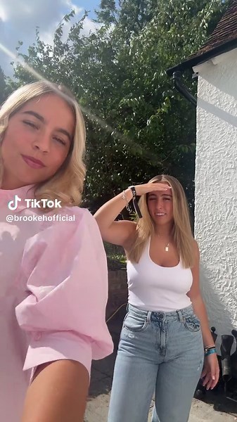 bit windy 😂@Lilybakes_official #foryoupage #foryou