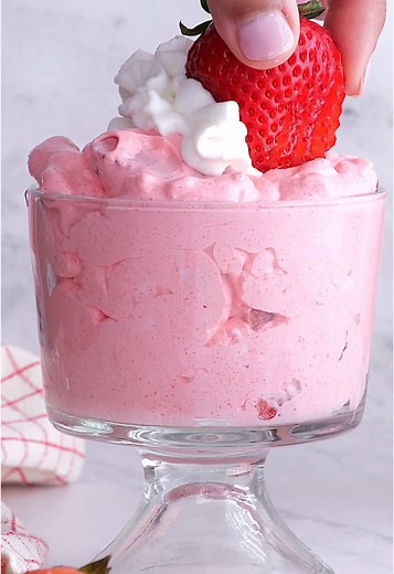 5-Minute Strawberry Jello Fluff Recipe for Easter