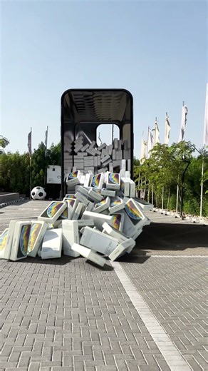 Unreal Giant iPhone Box Explosion in Blender | 3D CGI Animation | VFX