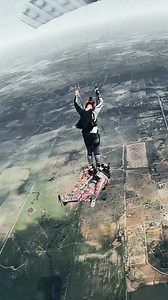 A bit of XRW magic 🤩 📹 @evansantangelo #skydiving #fun #wingsuitflying #canopypiloting #mixitup Squirrel #flysquirrel Cookie Helmets #flycookie #theskyisourplayground #skydivemag | Skydive Mag