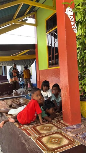 Destinesia Maluku on Instagram: "Rhun Island is one of the smallest islands in the Banda Islands, Indonesia. This island is 3 km long and less than 1 km wide. Administratively, this island is a village or country that belongs to the Banda District, Central Maluku Regency. #runisland #maluku #fyp #destinesiamaluku #locallife #centralmaluku"