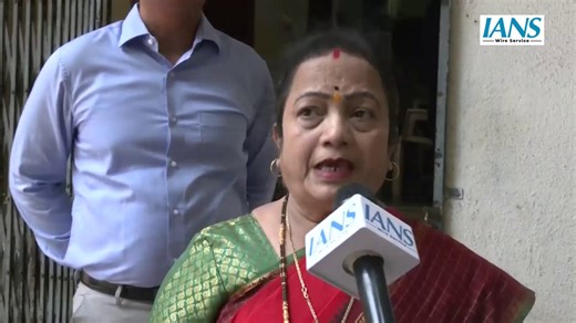 Mumbai, Maharashtra: On a surprise visit to a virtual classroom centre in Dastoorwadi, Dadar East, former Mayor and Shiv Sena (UBT) Corporator Kishori Pednekar says, "This is not a school; it is a virtual classroom in Dastoorwadi, set up on the first and second floors. From this virtual platform, education was enhanced with support from experienced individuals, including IAS and IPS officers, who also delivered lectures to students. There were trained and specialized teachers as well... "