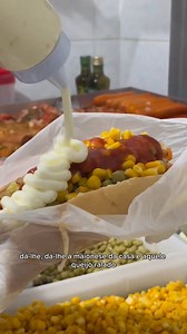 HOT DOG MAIS FAMOSO DE MACAÉ! Olha só esse hot dog raiz que está fazendo muito sucesso na região @betao.hotdog , a especialidade da casa é hot dog completo. Hot dog tradicional salsicha, linguiça, e frango. Endereço: (Parque Aeroporto 62) Funcionamento: 18:30 às 23:30 #comida #hotdog #cachorroquente #macae #rj #hotdogs | Papo De Comida