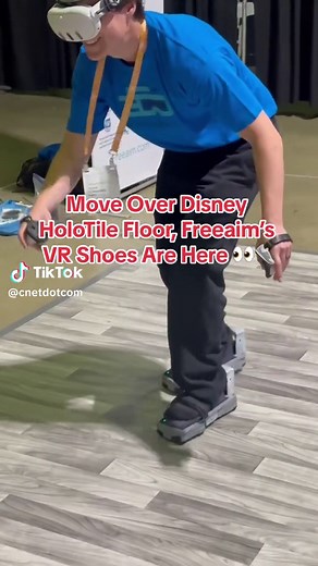 Walk, don’t run. #Freeaim showed off their #VRshoes that feel like walking on a #treadmill at Augmented World Expo and they also reminded us of a certain #DisneyImagineering project. 👀👟 #freeaimvrshoes #virtualreality #tech #techtok #vrheadset #vraccessories #tech #techtok #awe2024 #augmentedworldexpo #streamvr #holotile