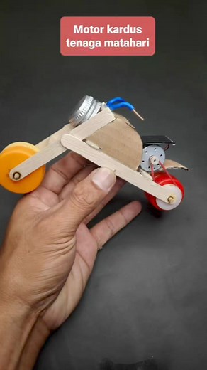 1.7M views · 20K reactions | Membuat motor custom yang keren bertenaga matahari Musik: Boundless Artis: Eveningland #tutorials #kerajinan #diycrafts #tutorial #seni #mainanunik #unik #barangbekasbagus #kreatif | Gudang Kreatif | Facebook