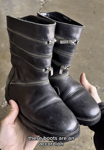 Raf Simons Accordion Boots: Versatile Leather Footwear