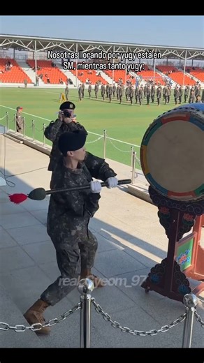 GOT7 SPANISH _ on Instagram: "El pero bien relajado tocando su tambor 😂😂😂😂 anda como si nada, el parque de diversiones y nosotras con el Jesús en la boca jajjaajjajaja #got7 #igot7 #bambam #kimyugyeom #parkjinyoung #jacksonwang #choiyoungjae #imjaebum #marktuan"