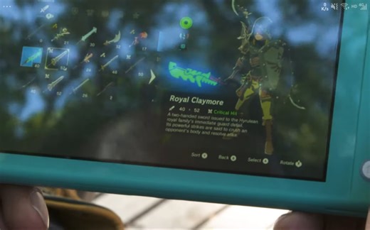 Switch Lite测评，大家比较关心的屏幕小是否会字体小看起来吃力？以及阳光下游玩是否反光等问题，可以直接跳转2:00，转自engadget，生肉慎食