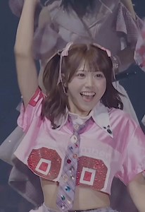 油断できないわ窪アモチャンス💃🏻 ひなフェスのカメラに1回も抜かれなくて悔しすぎたのでスタッフさんに素材頂きました！ #窪田七海 #ハロプロ #隙アモ