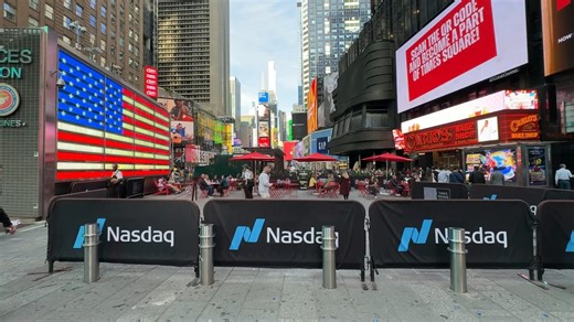 Economists Forecast Strong GDP Growth but Historically Weak Job Creation Ahead