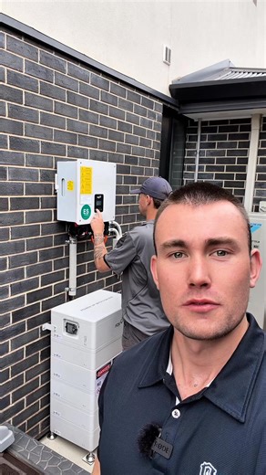 Another Fox ESS solar battery installed in Melbourne The federal solar battery rebate is changing, with larger batteries receiving lower rebates from May 2026. That means waiting could cost you thousands more for the same system. Stock is limited and installers are already booking into 2026. 👉 Click Get Quote to secure today’s pricing, maximise rebates, and lock in your 2026 installation. | eHomes Australia