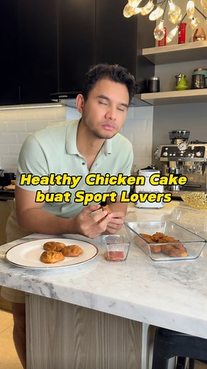 Rory Asyari on Instagram: "Maafkan suara seraknya. Lagi kurang belaian. Anyway, bahannya gampang banget: - Dada ayam 250gr (1 tangkup) - Kentang 1 buah - 1 telur kamu - Bawang bombay 1/2 buah - Bawang putih 5 siung - Garam 1 sdt - Lada putih bubuk 1 sdt - Paprika powder 1 sdt - Chili powder 1 sdt - Tepung terigu 3 sdm - Tepung maizena 1 sdm Selamat mencoba! #cooking #chickenrecipes #chicken #chickencake #reels #videoreels #chicken #cook #masak #masakmasak #masaksehat #sehat #health #healthyfood 