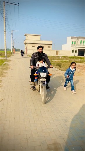 Gari ayi gari ayi 🏍️//ride k maze leye hain kabi#rider #bikelover #viralvideo #youtubeshorts#family