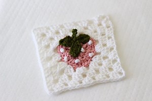 Crochet Strawberry Granny Square: Bake Shop Blanket Series • Sewrella