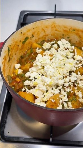 If you like Greek flavours, you’ll love this one pan green bean & potato stew!